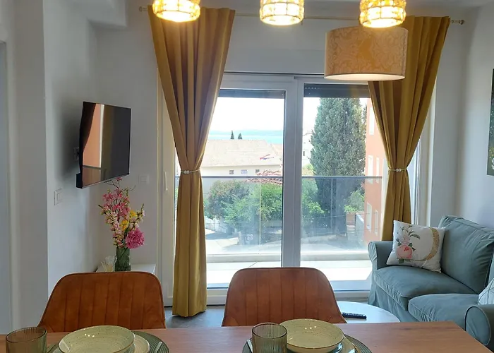 Modern Luxury Diva 3, 4 Stars, Ciovo, Okrug شقة تروغير