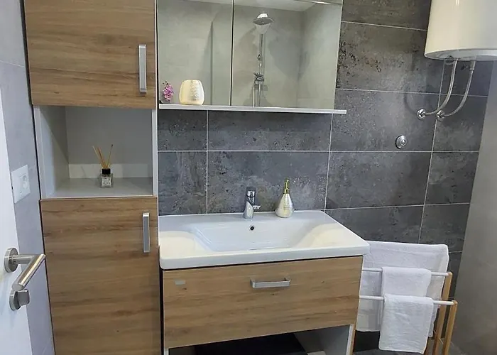 Modern Luxury Diva 3, 4 Stars, Ciovo, Okrug شقة تروغير